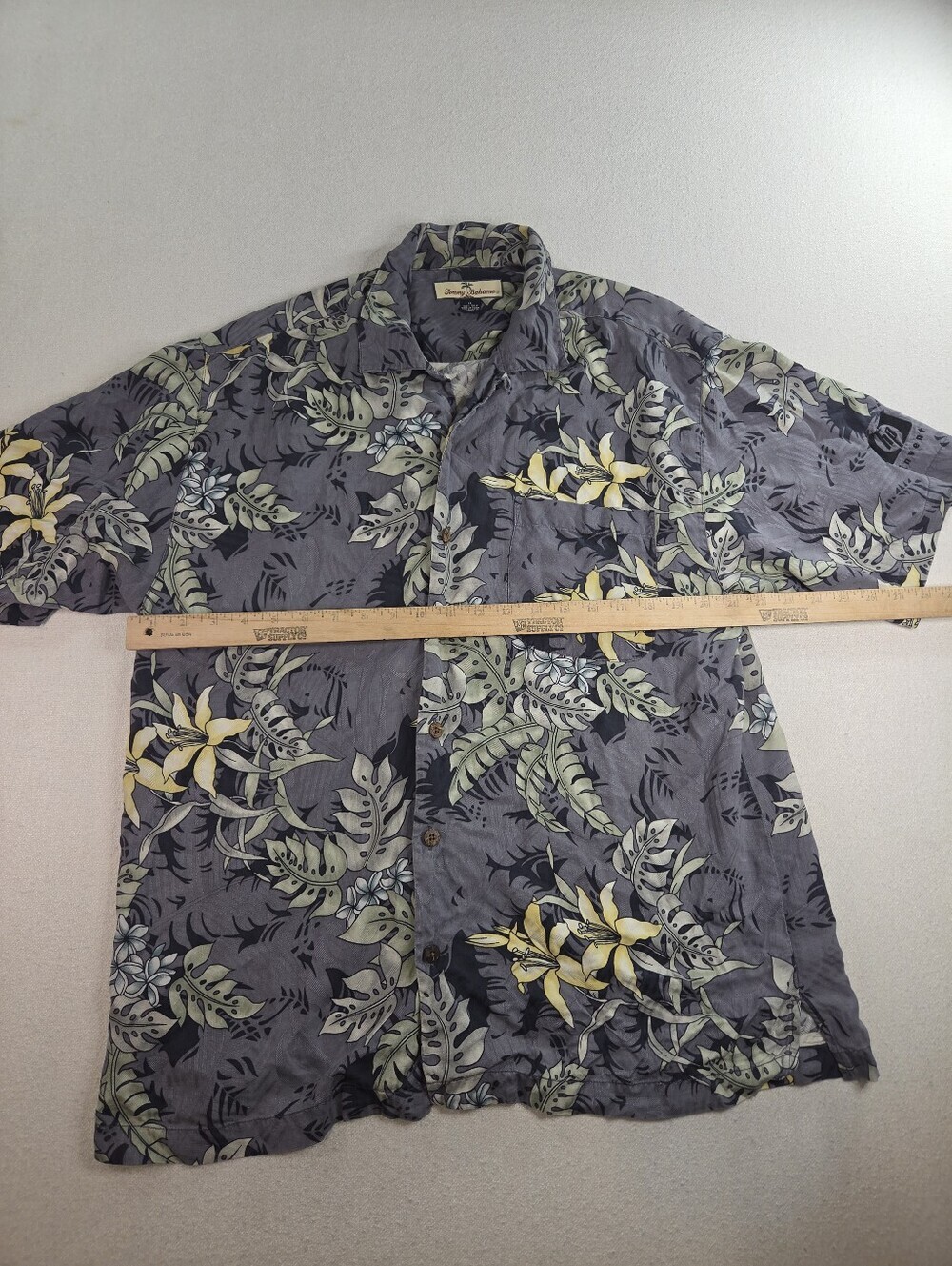 Tommy Bahama 100% Silk Hawaiian Camp Shirt Medium - Picture 4 of 7